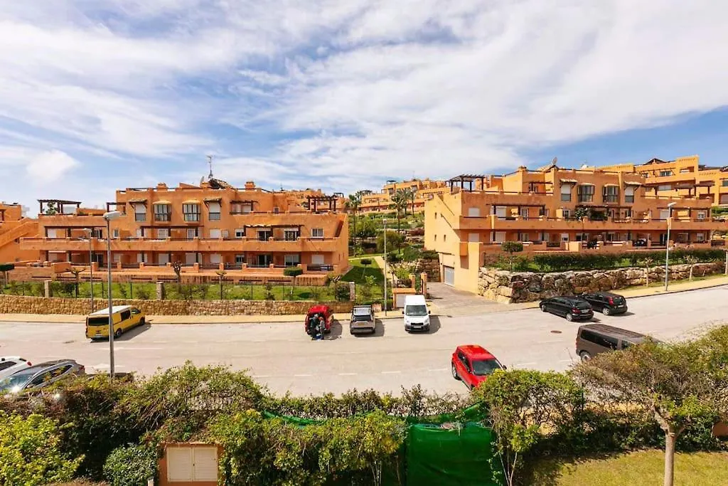 Casares Del Sol 아파트